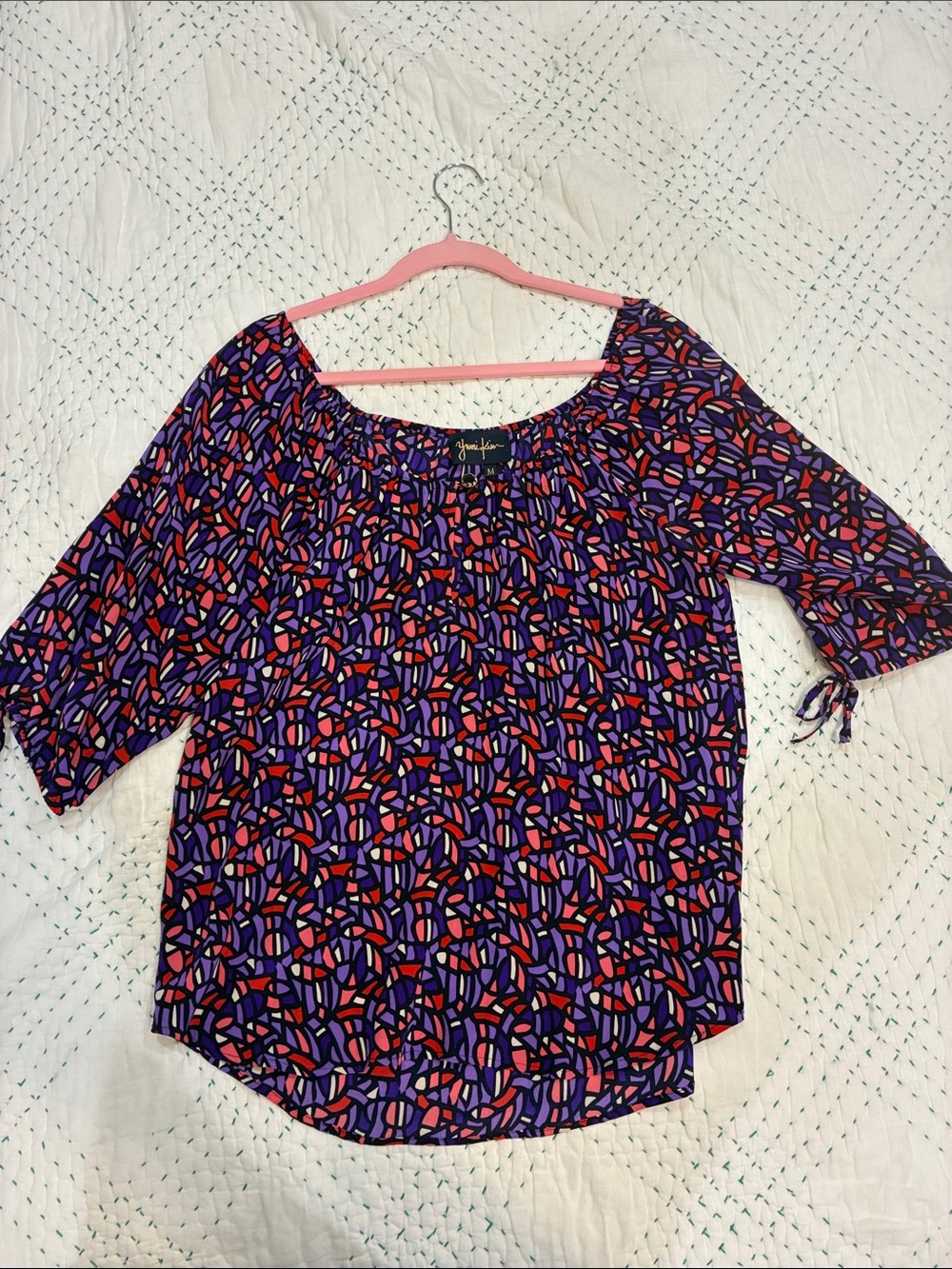 Yumi Kim 100 % Silk Off‑Shoulder Top – M – Abstract Jewel Print – Like New